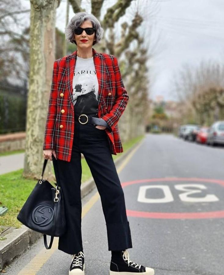 ¿Estás sin ideas para tus próximos looks de oficina esta primavera? En 'Asturias de Moda' te traemos toda la inspiración con algunas opciones de looks de oficina que hemos encontrado en las cuentas de Instagram de las expertas en moda. Estilismos 'working' perfectos para cuando el buen tiempo se establezca de forma definitiva y para los que no tendrás que renunciar a la comodidad. Paula Echevarría, Alexandra Pereira, Belén Hostalet o influencers mayores de 50 como Carmen Gimeno o Susi Rejano, entre otras. Todas ellas nos han dado las combinaciones primaverales y de oficina más inspiradoras. ¡Toma nota!