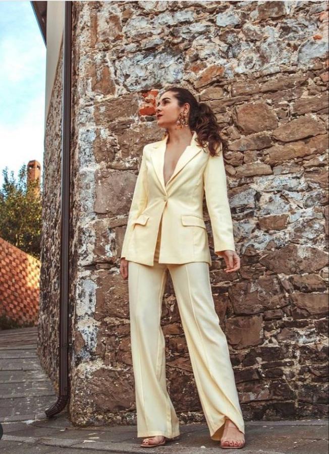 ¿Estás sin ideas para tus próximos looks de oficina esta primavera? En 'Asturias de Moda' te traemos toda la inspiración con algunas opciones de looks de oficina que hemos encontrado en las cuentas de Instagram de las expertas en moda. Estilismos 'working' perfectos para cuando el buen tiempo se establezca de forma definitiva y para los que no tendrás que renunciar a la comodidad. Paula Echevarría, Alexandra Pereira, Belén Hostalet o influencers mayores de 50 como Carmen Gimeno o Susi Rejano, entre otras. Todas ellas nos han dado las combinaciones primaverales y de oficina más inspiradoras. ¡Toma nota!