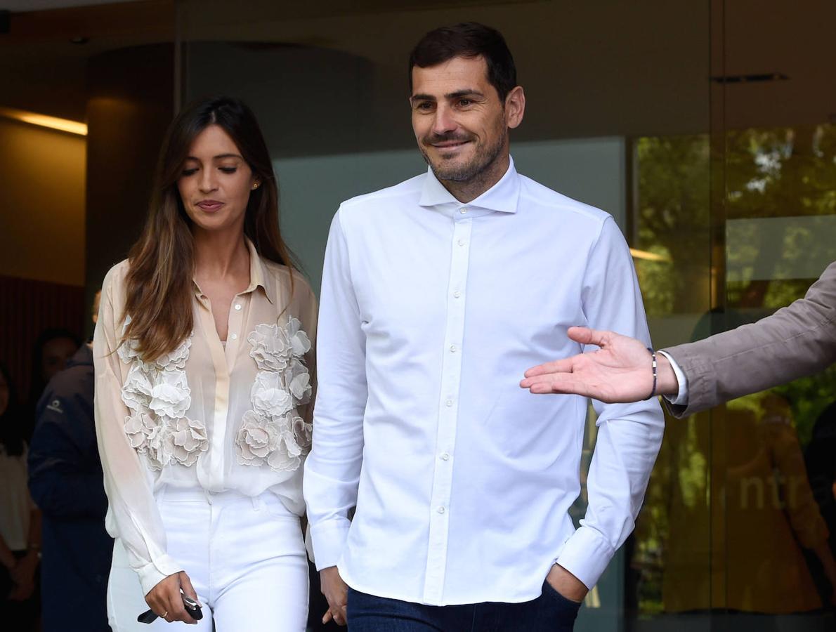 Sara Carbonero e Iker Casillas se separan tras casi cinco años de matrimonio y dos hijos en común. El motivo parece ser el desgaste de una relación que ha durado más de una década y las familias de ambos ya estarían informadas de la nueva situación.