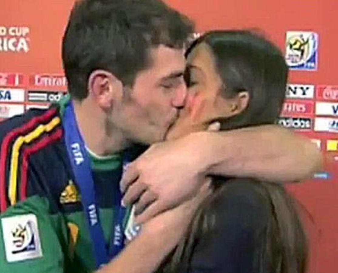 Sara Carbonero e Iker Casillas se separan tras casi cinco años de matrimonio y dos hijos en común. El motivo parece ser el desgaste de una relación que ha durado más de una década y las familias de ambos ya estarían informadas de la nueva situación.