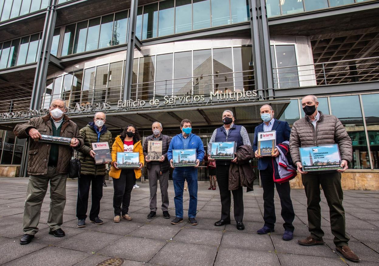 Antiguos Alumnos de la Universidad Laboral, en el Registro de Asturias en Oviedo. 