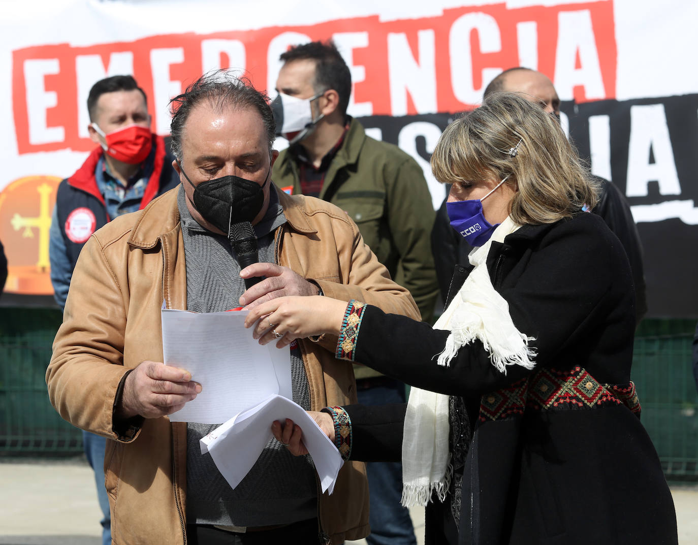 Desde Avilés, Gijón y Olloniego hacia Oviedo han salido tres caravanas de vehículos convocados por los sindicatos UGT y CC OO en defensa de la industria asturiana.