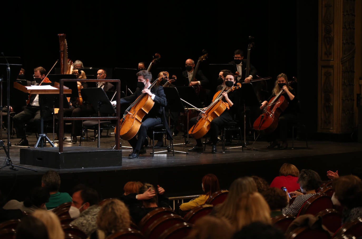 El teatro Campoamor de Oviedo fue el escenario del concierto «Mujeres en la música», dirigido por Isabel Rubio y en el que se estrenó la obra «Mensaje interestelar», de la compositora ovetense Raquel Rodríguez