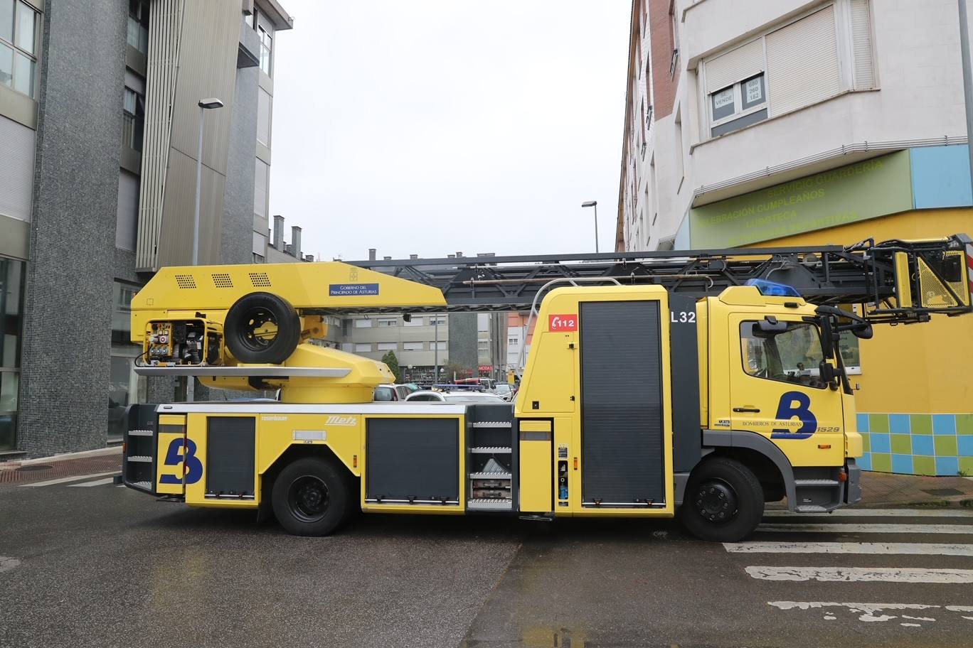 El fuego que este miércoles ha acabado con la vida de un hombre y una mujer en Villaviciosa habría partido, según todos los indicios, de un cigarro. Esa mala costumbre de fumar en la habitación que, según los testigos, tenían las dos víctimas ha sido la que, desgraciadamente, ha acabado con sus vidas.