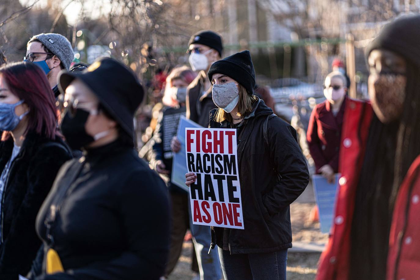 La muerte de ocho personas en el tiroteo contra tres salones de masajes asiáticos de Atlanta y Acworth ha despertado los temores de la comunidad asática, que denuncia el racismo oriental. El presidente de EE UU, Jon Biden, se reunirá hoy con líderes de la comunidad asiático-estadounidense para abordar el asunto.