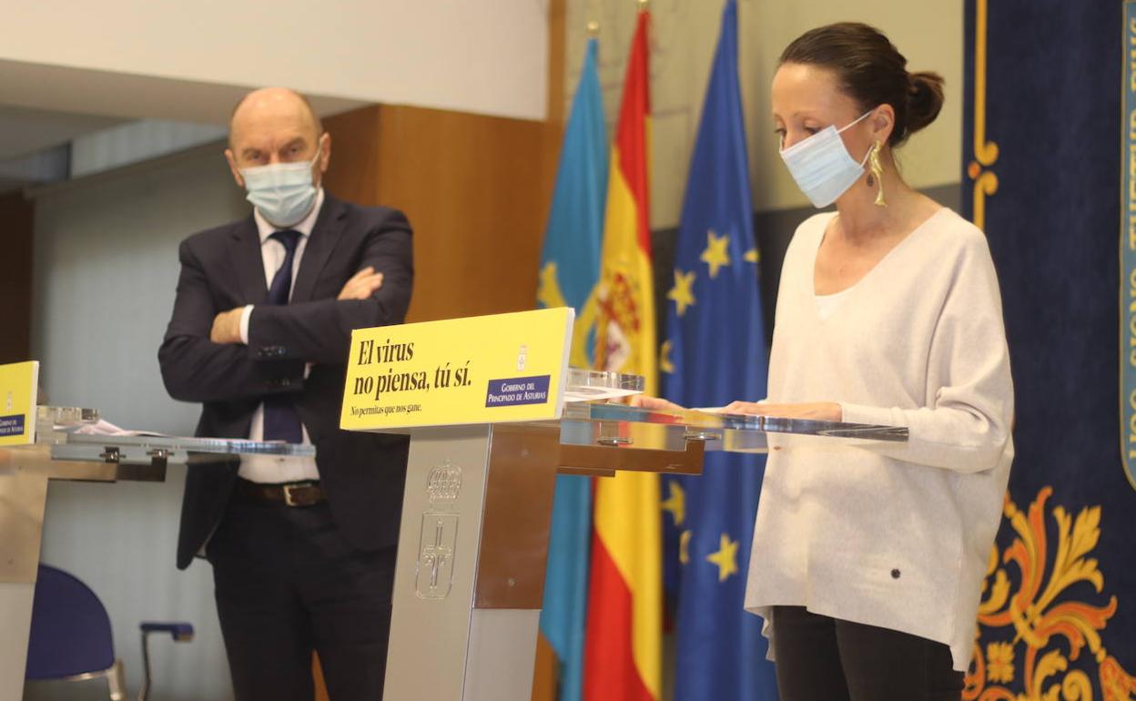Juan Cofiño y Melania Álvarez durante la rueda de prensa del Consejo de Gobierno de este viernes.