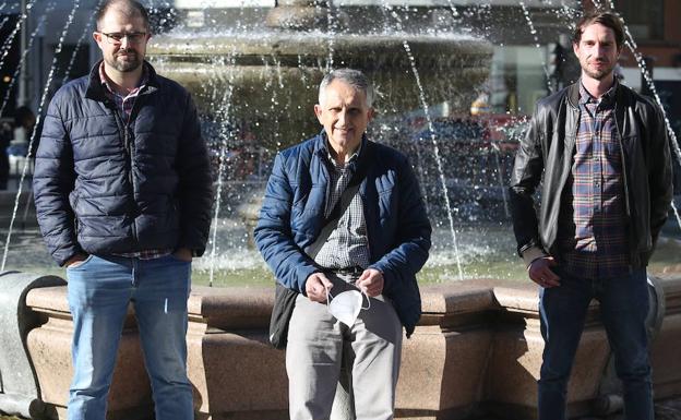 Francisco Méndez, padre de Rodrigo, Diego y Juan: «Cuando enviudé con 40 años no quise rehacer mi vida por no perderlos. No cambio a mis hijos por nada del mundo».