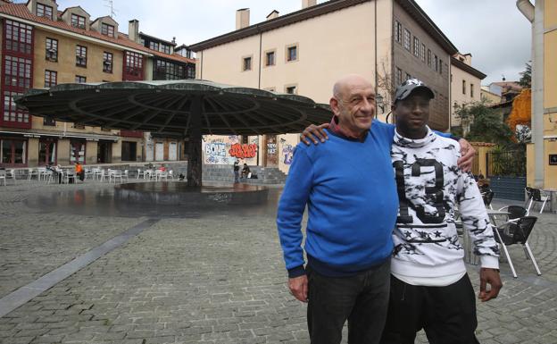 Carlos de la Parte, padre 'adoptivo' de Sidhamed: «Él es el que me ayuda a mí. Me enseñó que, pase lo que pase y aunque vengan muy mal dadas, no hay que tirar nunca la toalla».