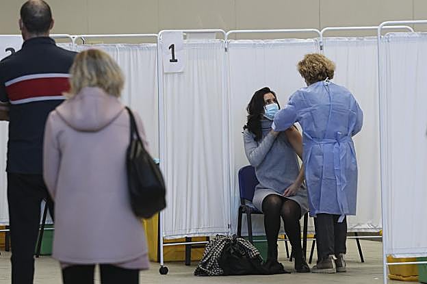 Investigan la muerte de una asturiana que había recibido una dosis de AstraZeneca