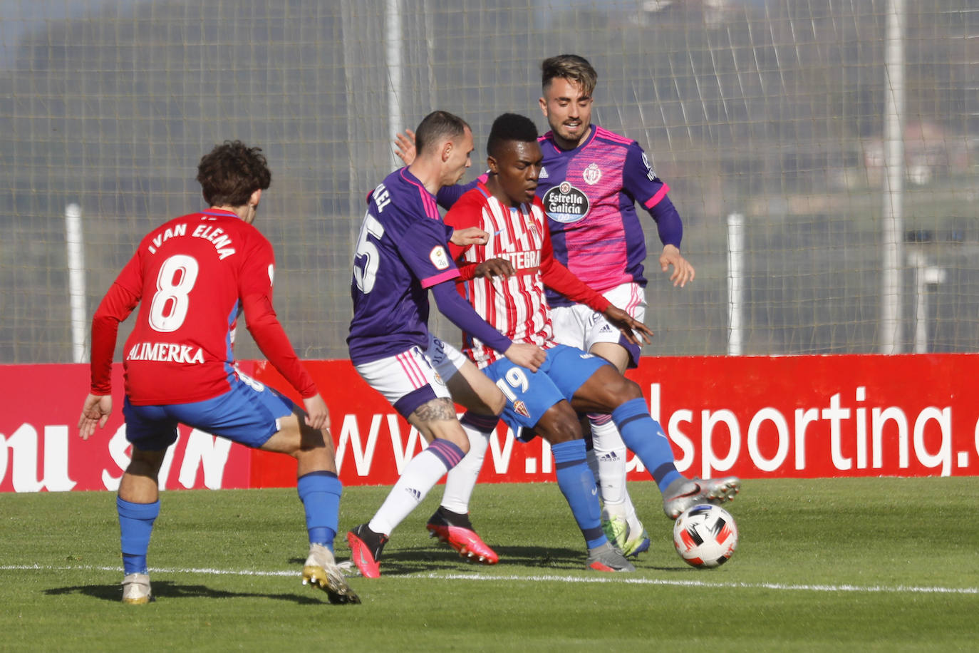 Fotos: Sporting B 0-2 Valladolid Promesas, en imágenes