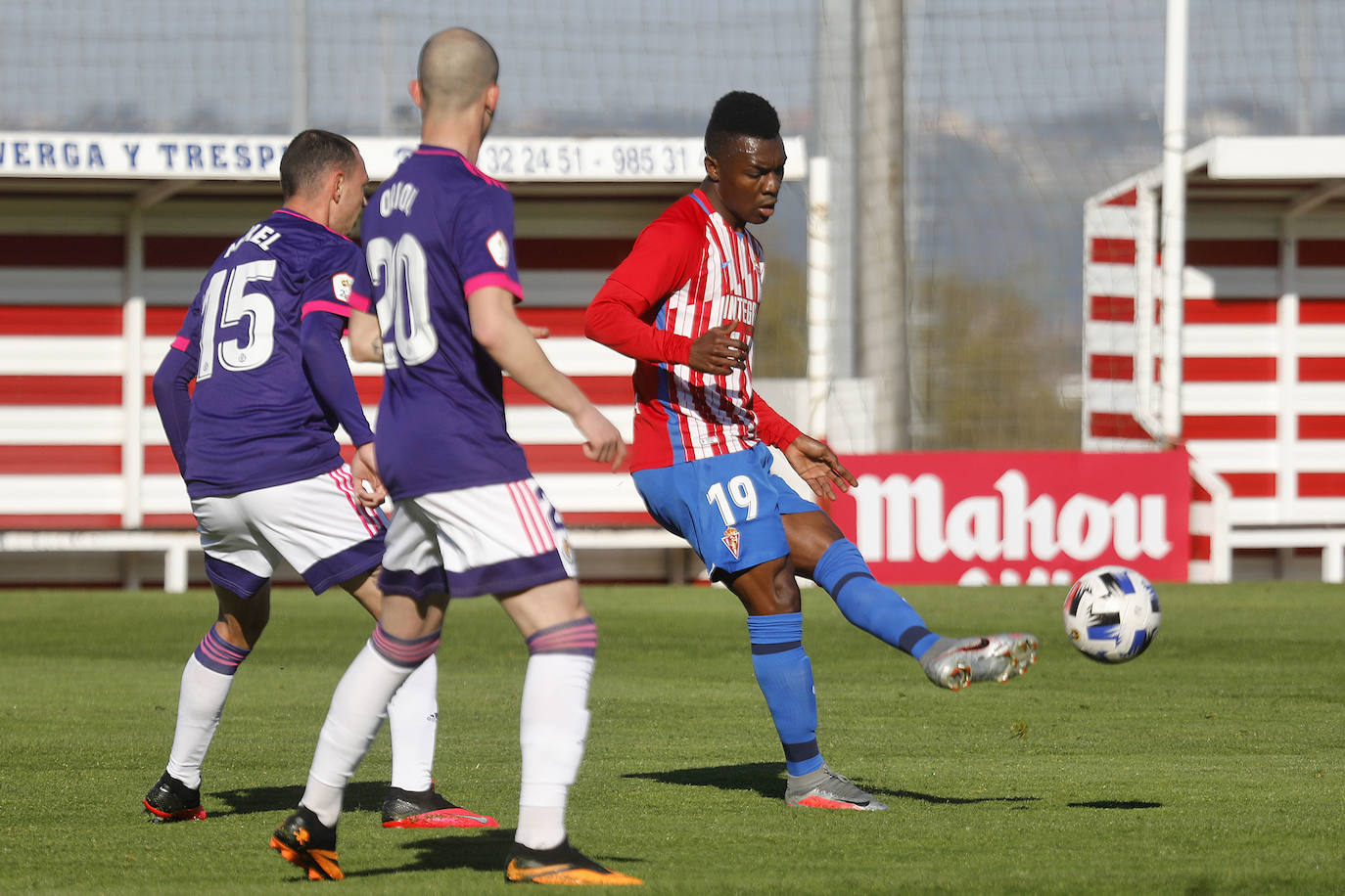 Fotos: Sporting B 0-2 Valladolid Promesas, en imágenes