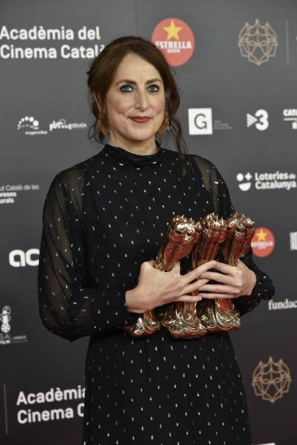 Núria Giménez, que se llevó el premio al mejor guión por su película 'My Mexican Bretzel', también fue una de las más elegantes de esta alfombra roja con un vestido de gasa en color negro y con mini lunares, que también incluía mangas tipo globo.