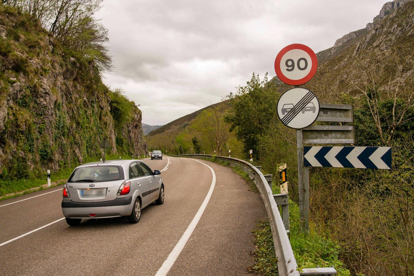 N-634 entre Ribadesella y Llanes: La N-634 entre los kilómetros 525 y 543 entre Ribadesella y Llanes es considerado también como uno de los tramos de peligrosidad en Asturias, por el elevado número de accidentes.