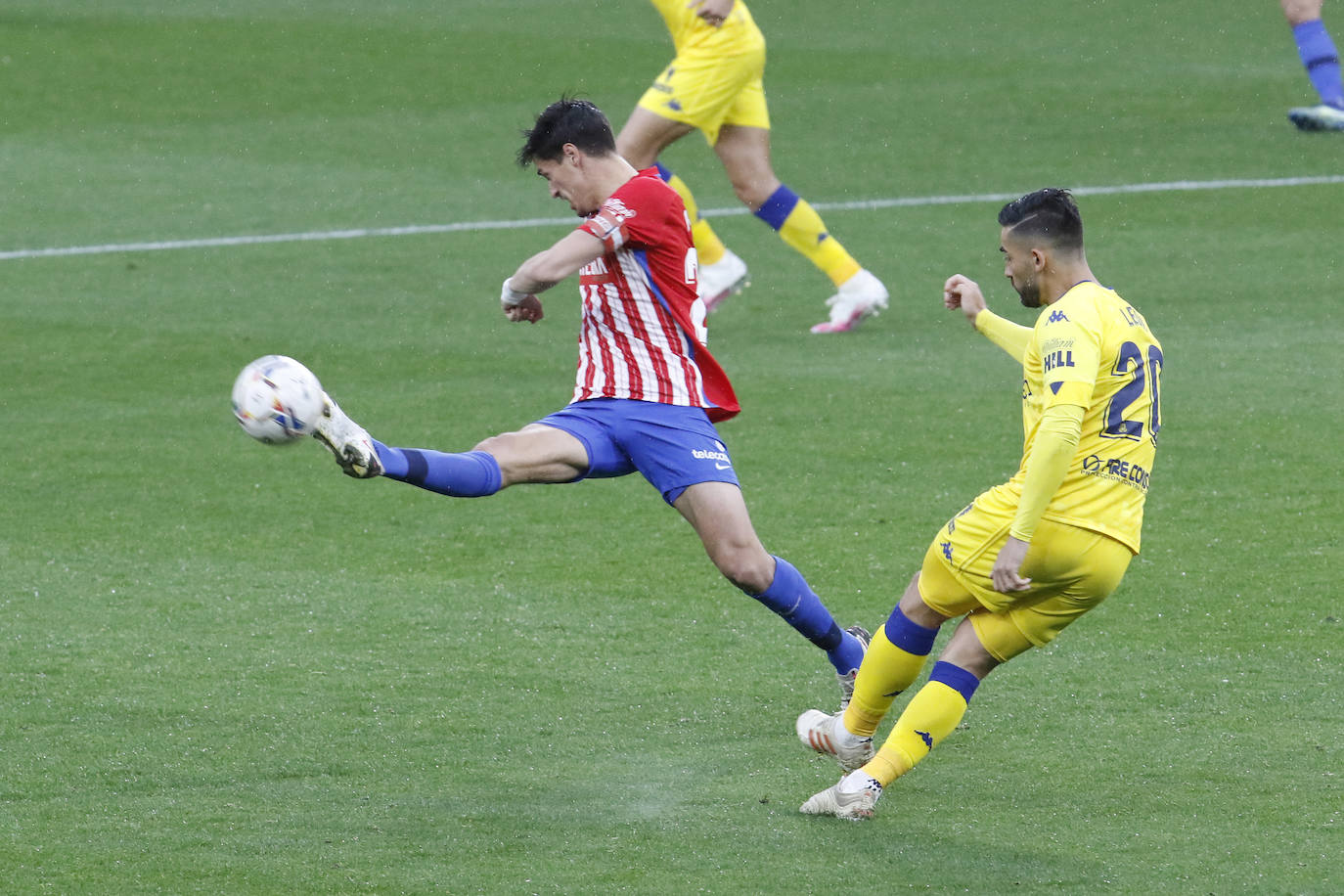 El partido disputado entre el Sporting y el Alcorcón en El Molinón, en imágenes.