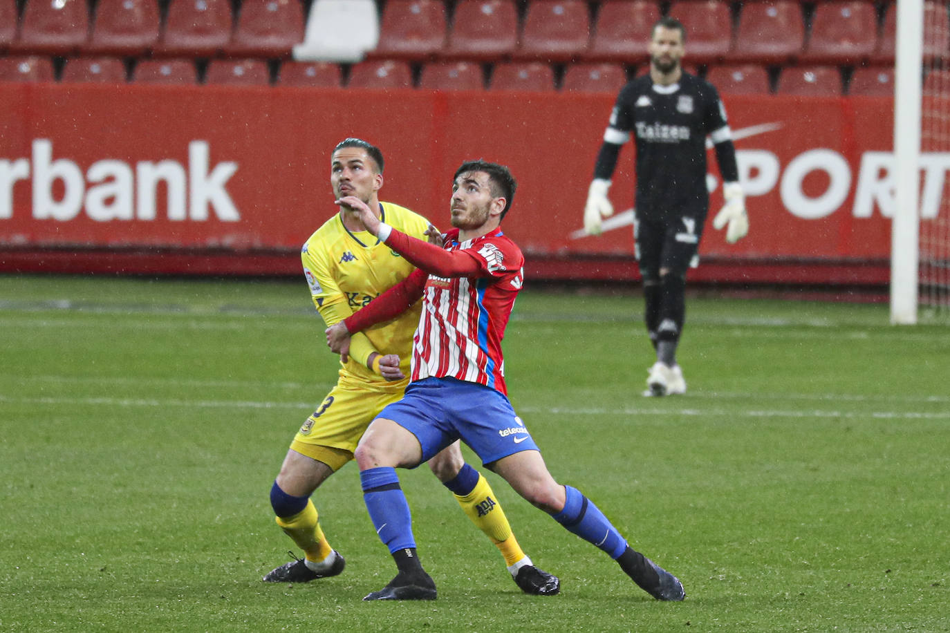 El partido disputado entre el Sporting y el Alcorcón en El Molinón, en imágenes.