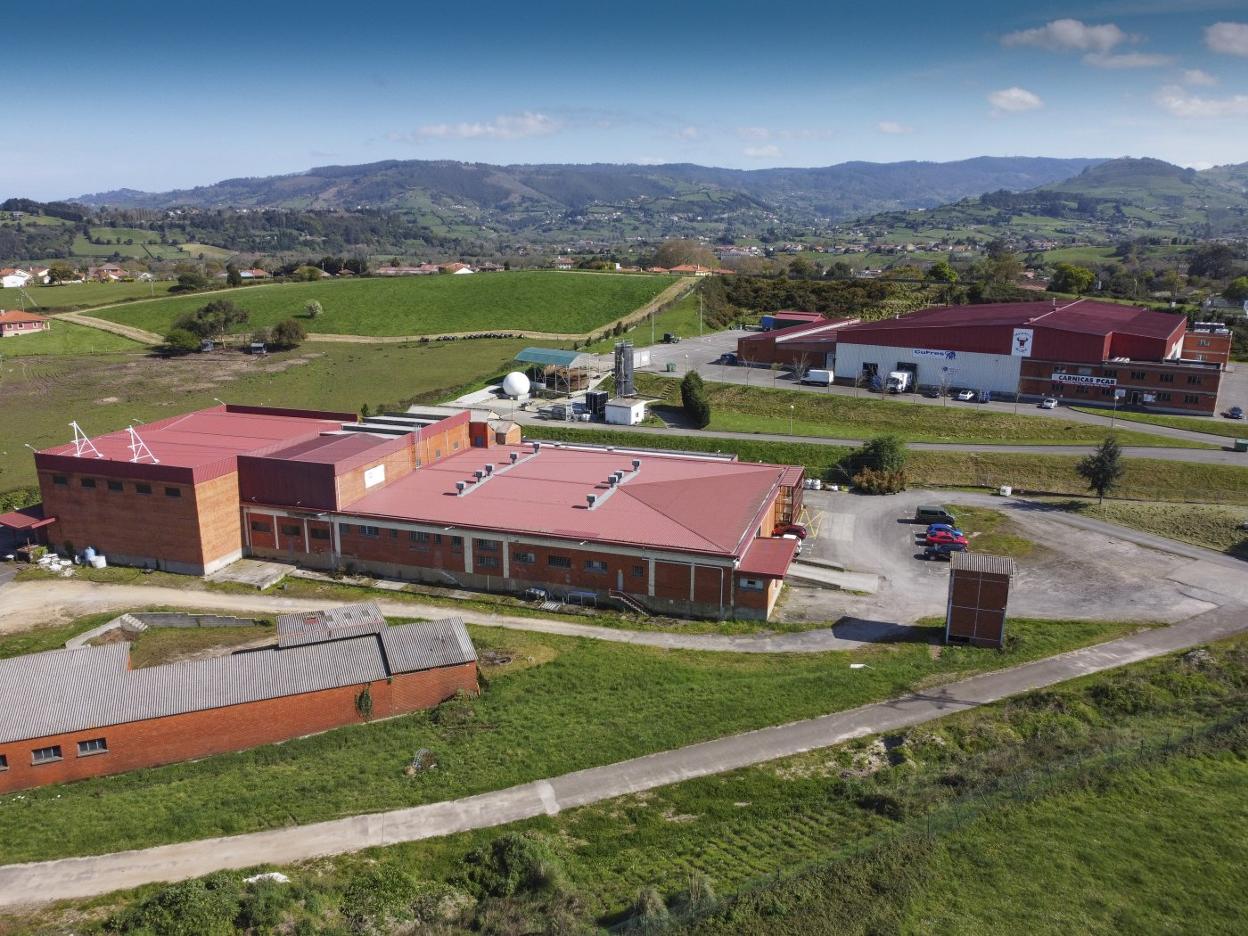 Imagen aérea de la nave de Granda donde se proyecta construir una nueva ITV. 