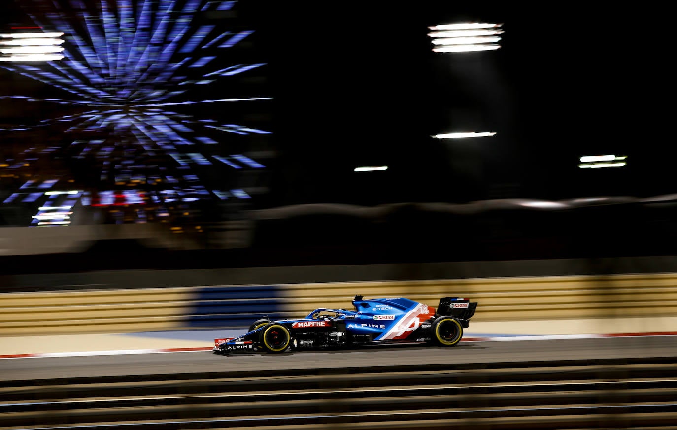 Fernando Alonso tuvo un regreso agridulce a la Fórmula 1. El ovetense tuvo que retirarse antes de finalizar la prueba por un problema en los frenos traseros.