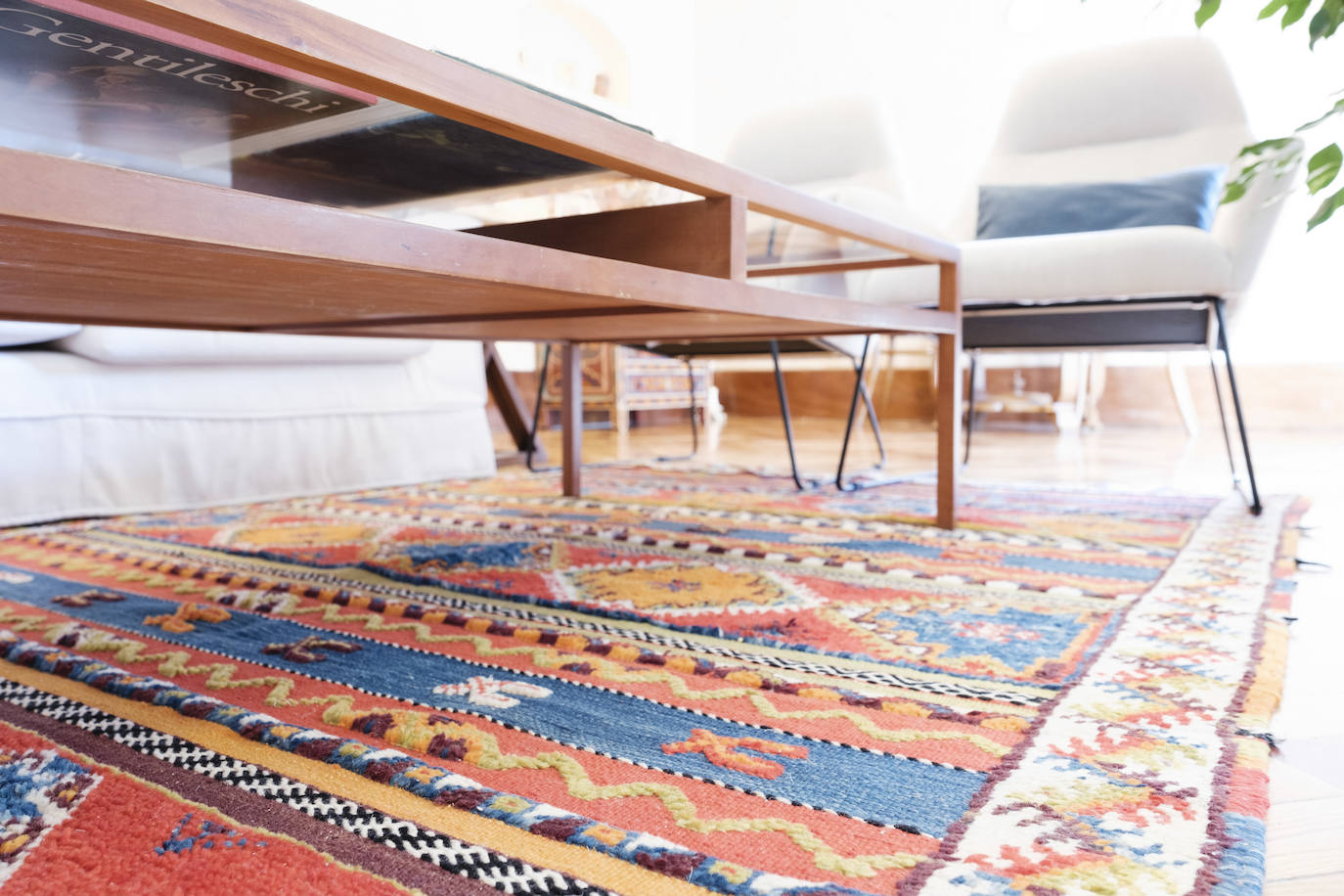 De Roma a Gijón. Tras haber vivido 40 años en la capital de Italia, Pilar García supervisó la reforma y decoración de este piso en el que ahora reside junto a su marido, José Ignacio Ezquieta