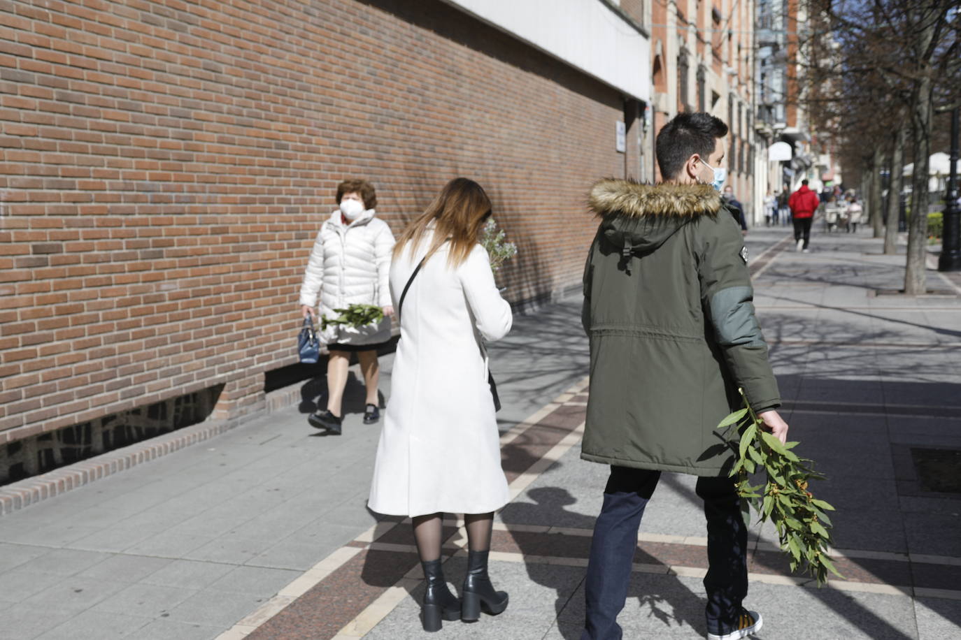 Las altas temperaturas invitan a disfrutar de la jornada dominical, adaptándose a las restricciones marcadas por la covid