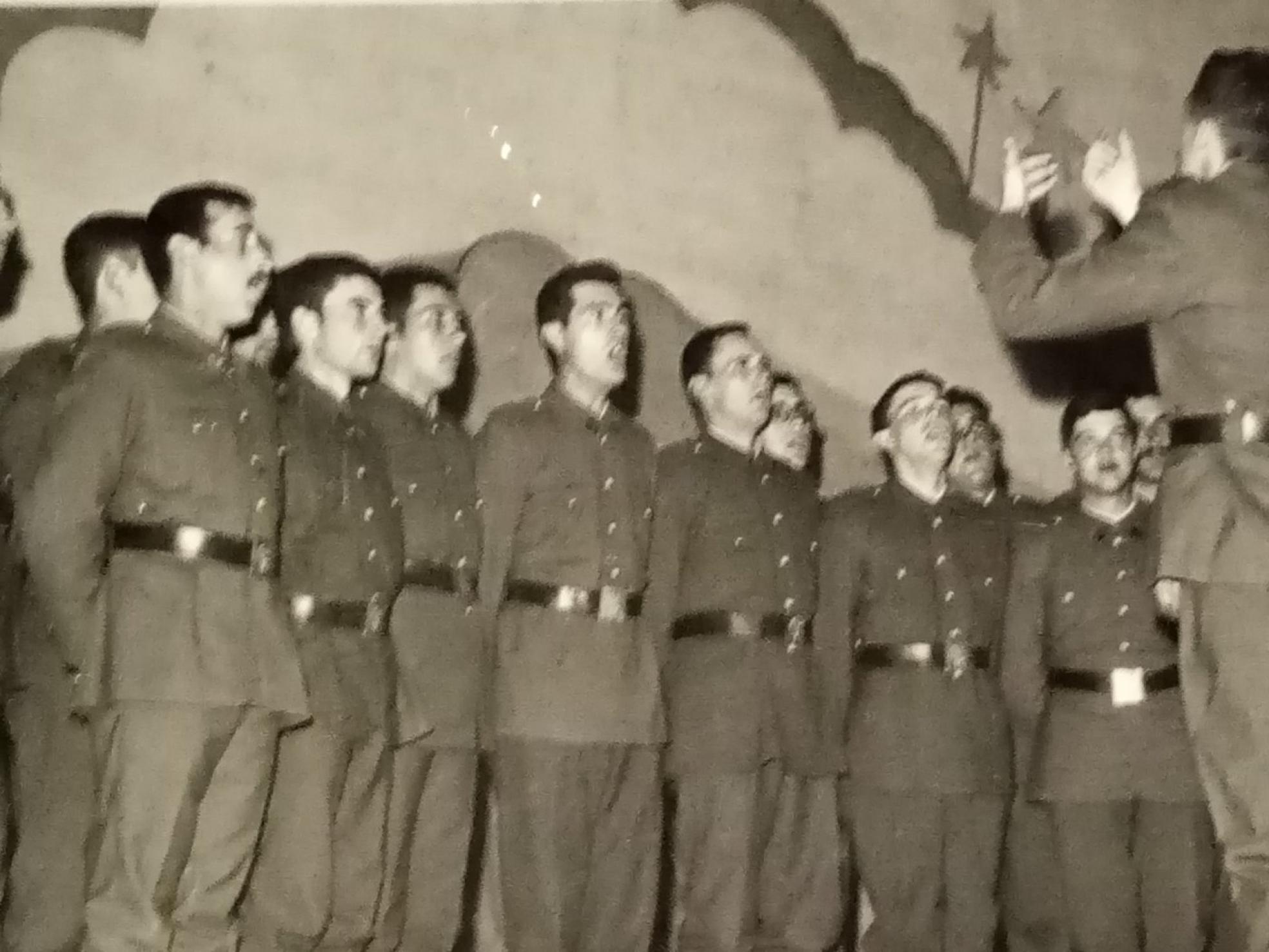 El Ferral.Etelvino Vázquez aprovechó la mili para poner en escena 'La jácara del avaro'. También había un coro, dirigido por Emilio Sagi.