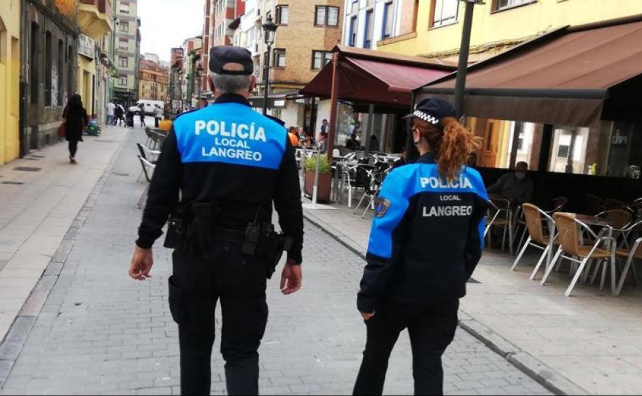 Agentes de la Policía Local de Langreo. 