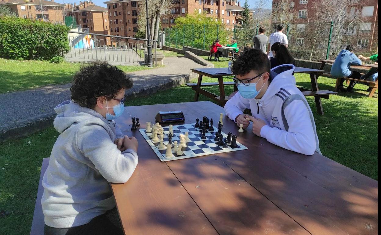 Nicolás Arce, campeón del Torneo Primavera, se enfrenta a su hermano Lucas 