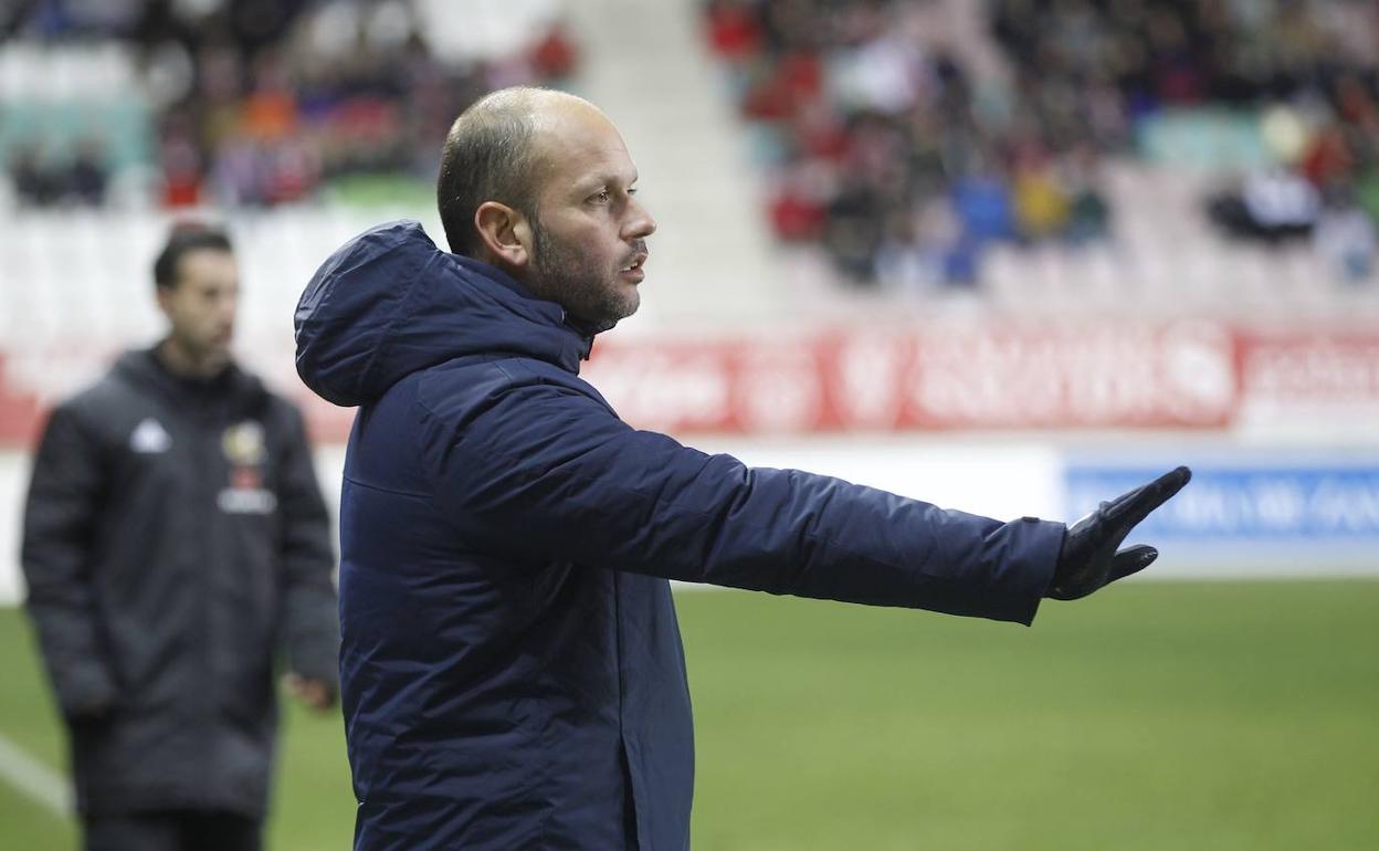 José Alberto López, técnico asturiano del Mirandés.