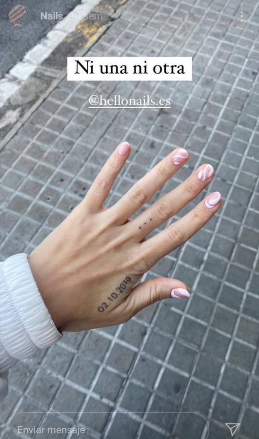 Todas las amantes del 'nail art' tendrán esta primavera la oportunidad perfecta para añadir a sus uñas, todos los colores y diseños posibles. Y es que la única norma para esta primavera es el color y los diseños atrevidos. Al menos eso es lo que ya nos han adelantado las influencers con los primeros diseños de uñas primaverales. Manicuras a juego con los colores de sus 'outfits' en las que hay cabida para todo tipo de diseños abstractos, diseños florales, nuevas versiones de manicura francesa, estampados de cuadros o los clásicos tonos pastel. Desde María Fernández Rubíes a María Pombo, pasando por Laura Escanes o la neoyorkina Tezza. Ellas han sido las encargadas de mostrarnos todas las tendencias de uñas de esta temporada.