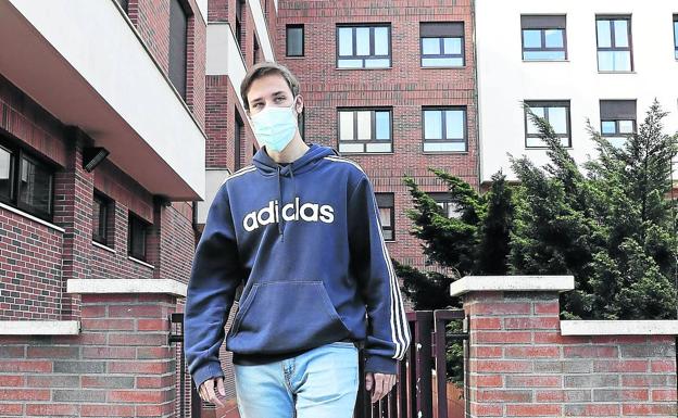 Álvaro Suárez, de veinte años, padece una cardiopatía desde que nació. 