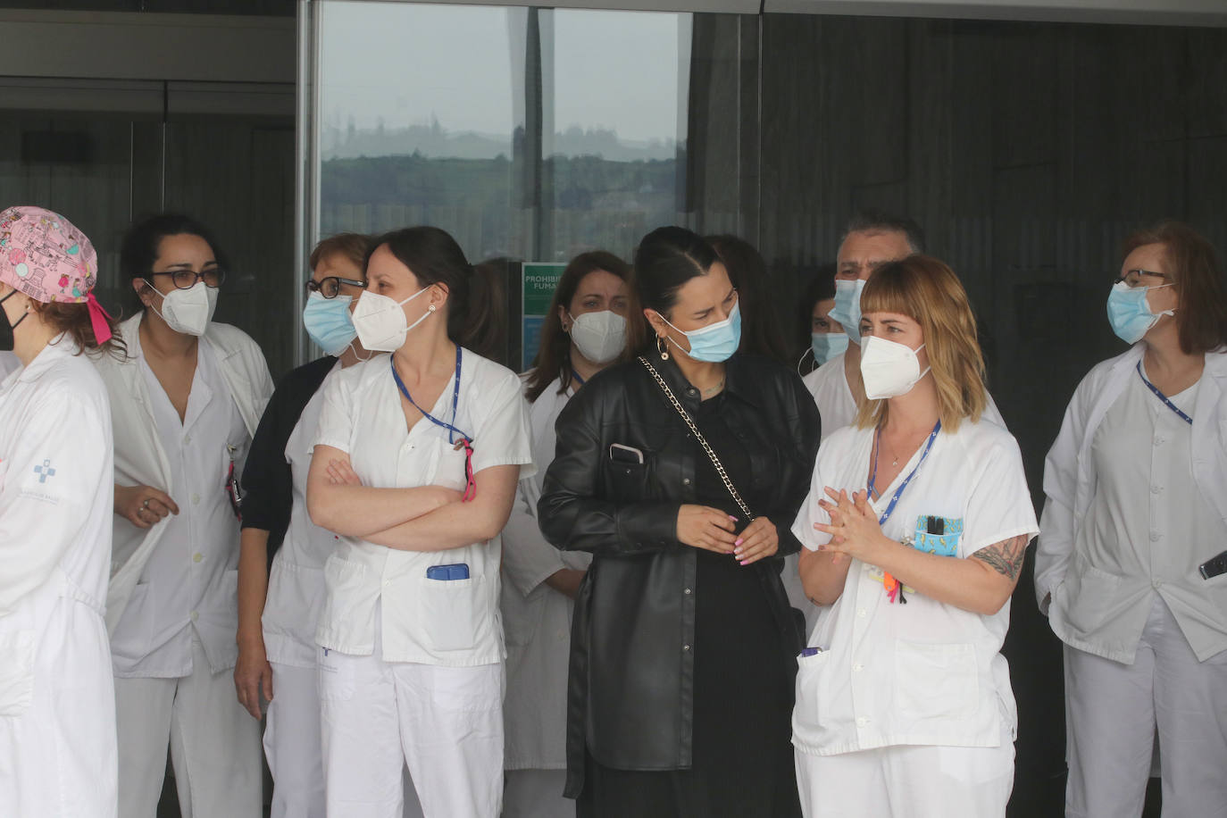Compañeros de la técnico especialista en radiodiagnóstico, Rosa Banquetero, que murió tras casi un mes luchando contra el virus en la UCI del hospital ovetense, han querido rendir un sentido homenaje a una sanitaria «siempre sonriente y optimista».