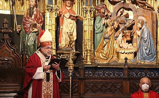 El PSOE recuerda al arzobispo que «ni fue elegido en las urnas ni tiene competencias sanitarias»