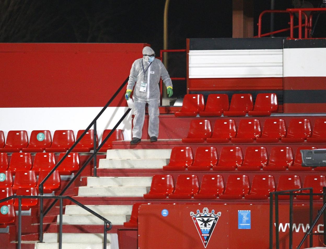 El club ha intensificado la limpieza de sus instalaciones tras conocerse el brote. 