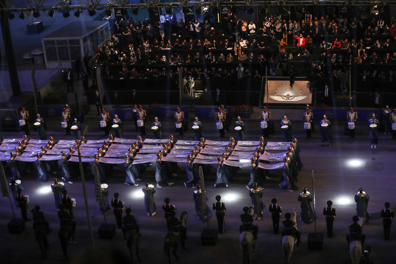 Lo llamaron el Desfile Dorado de los Faraones y fue un espectáculo propio de su época. Y es que el Gobierno de Egipto no ha escatimado en el traslado de 22 momias, 18 reyes y cuatro reinas, del Museo Egipcio a su nueva ubicación en el Museo Nacional de la Civilización Egipcia, a una distancia de cinco kilómetros. El desfile, toda una exhibición de historia y cultura, se desarrolló por orden cronológico de los reinados, desde el gobernante de la dinastía XVII Seqenenre Taa II, hasta Ramsés IX, que reinó en el siglo XII a.C.