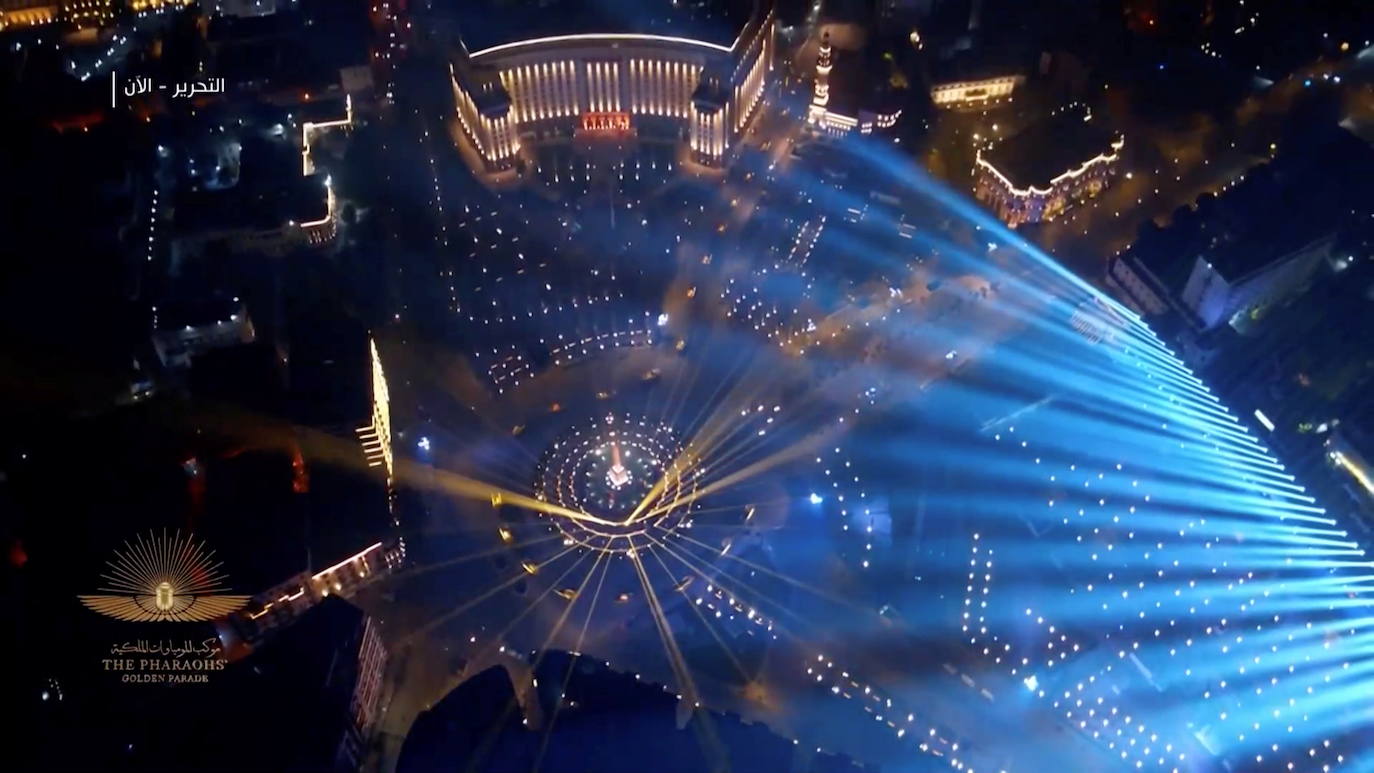 Lo llamaron el Desfile Dorado de los Faraones y fue un espectáculo propio de su época. Y es que el Gobierno de Egipto no ha escatimado en el traslado de 22 momias, 18 reyes y cuatro reinas, del Museo Egipcio a su nueva ubicación en el Museo Nacional de la Civilización Egipcia, a una distancia de cinco kilómetros. El desfile, toda una exhibición de historia y cultura, se desarrolló por orden cronológico de los reinados, desde el gobernante de la dinastía XVII Seqenenre Taa II, hasta Ramsés IX, que reinó en el siglo XII a.C.