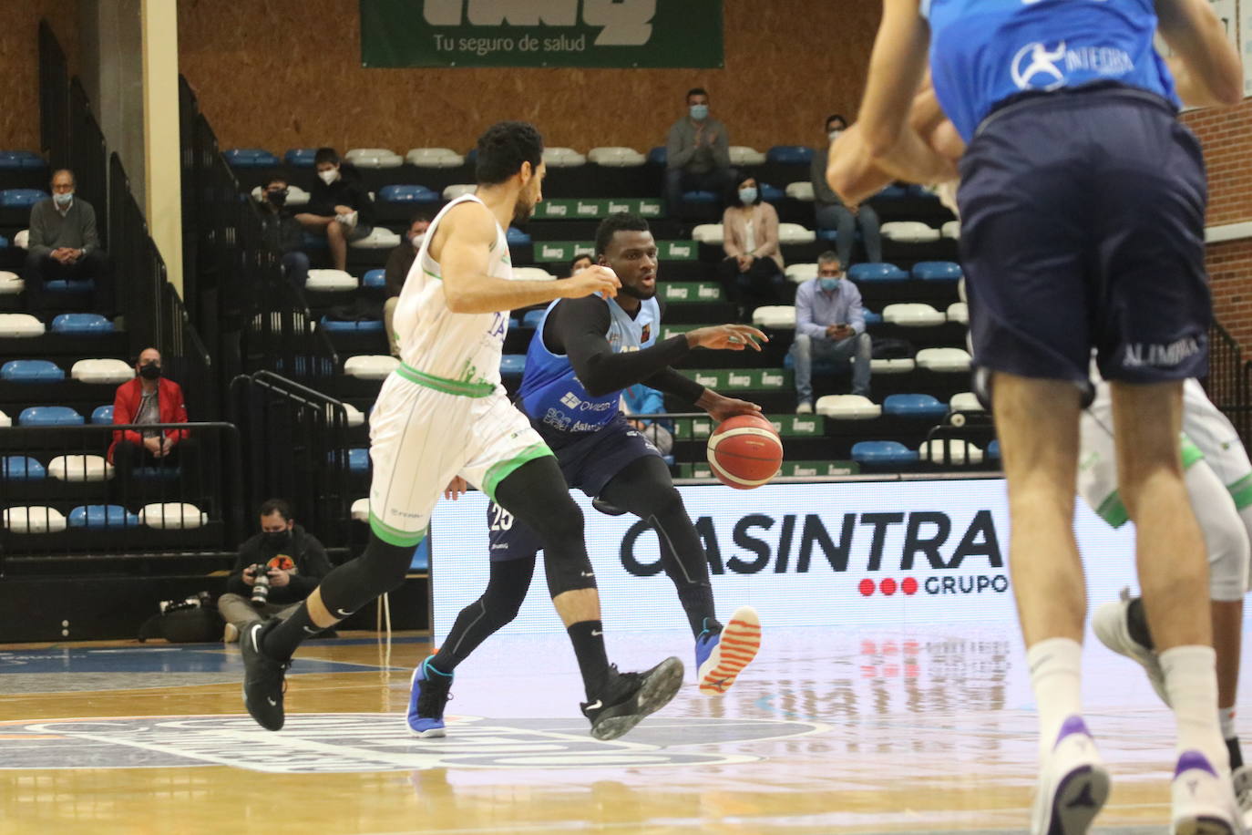 Fotos: Las imágenes del Liberbank Oviedo Baloncesto 91-77 TAU Castelló