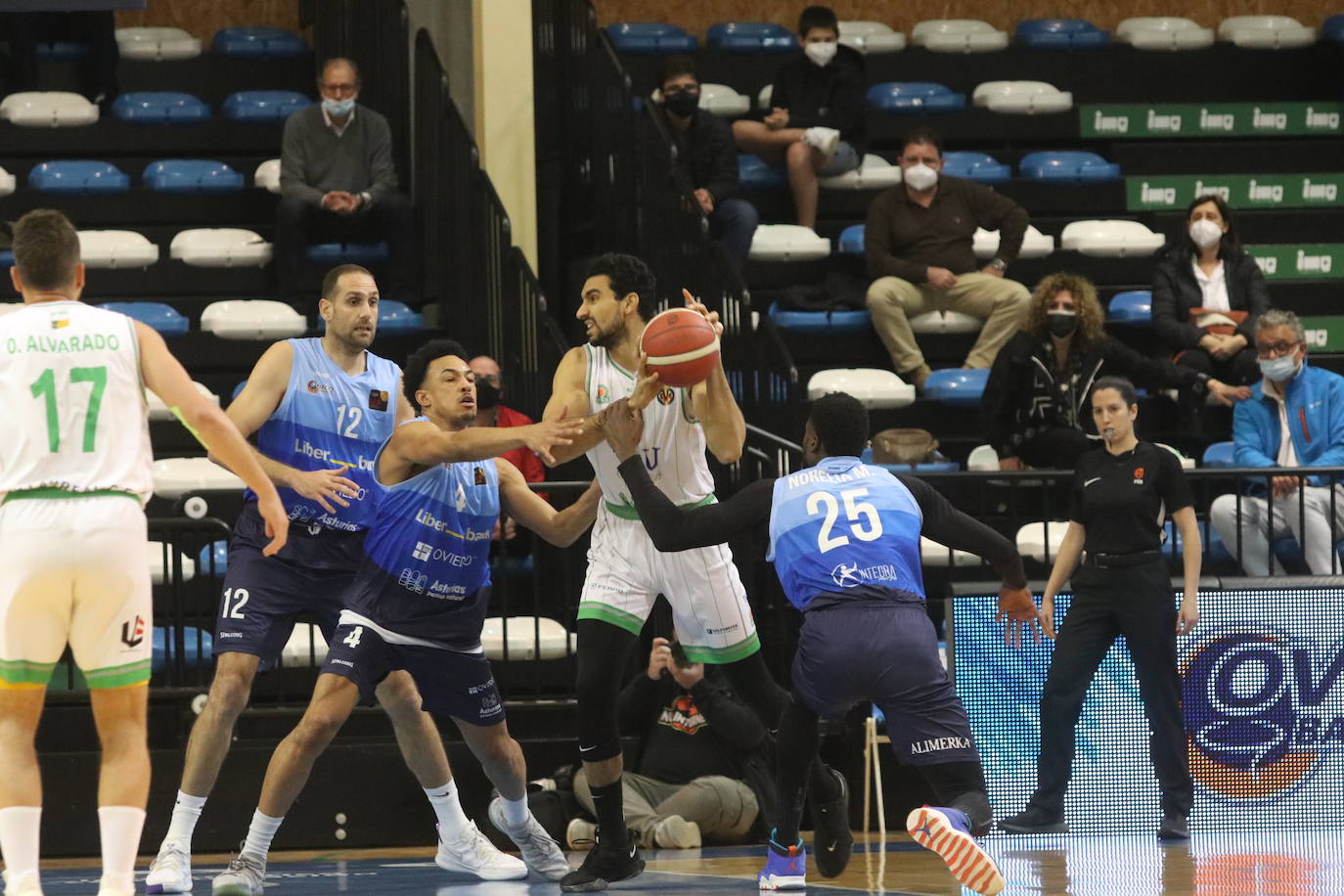 Fotos: Las imágenes del Liberbank Oviedo Baloncesto 91-77 TAU Castelló