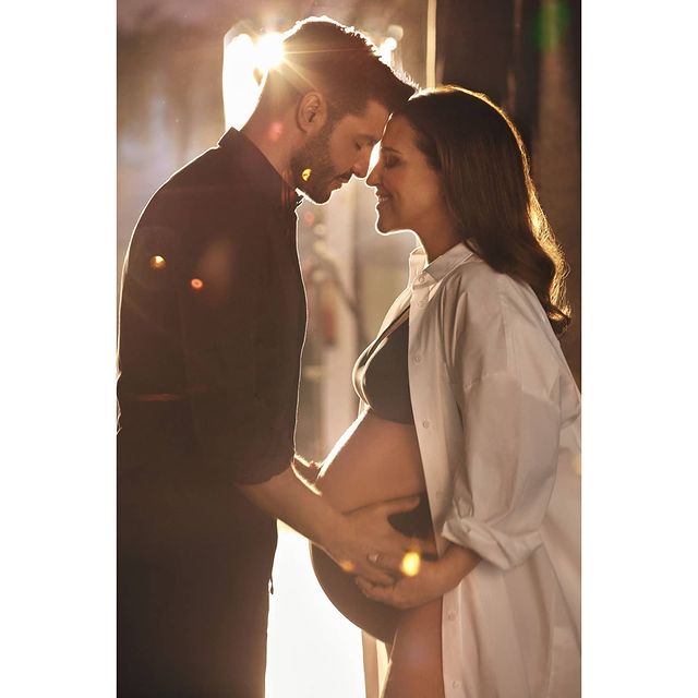 La actriz asturiana está a punto de dar a luz. El mes de abril nacerá su segundo hijo y la artista afronta los últimos días antes de ser mamá de dos con la misma naturalidad con la que ha llevado un embarazo en el que ha cogido 25 kilos. Estas son algunas de las imágenes de la canguesa con una barriga que tiene casi las horas contadas