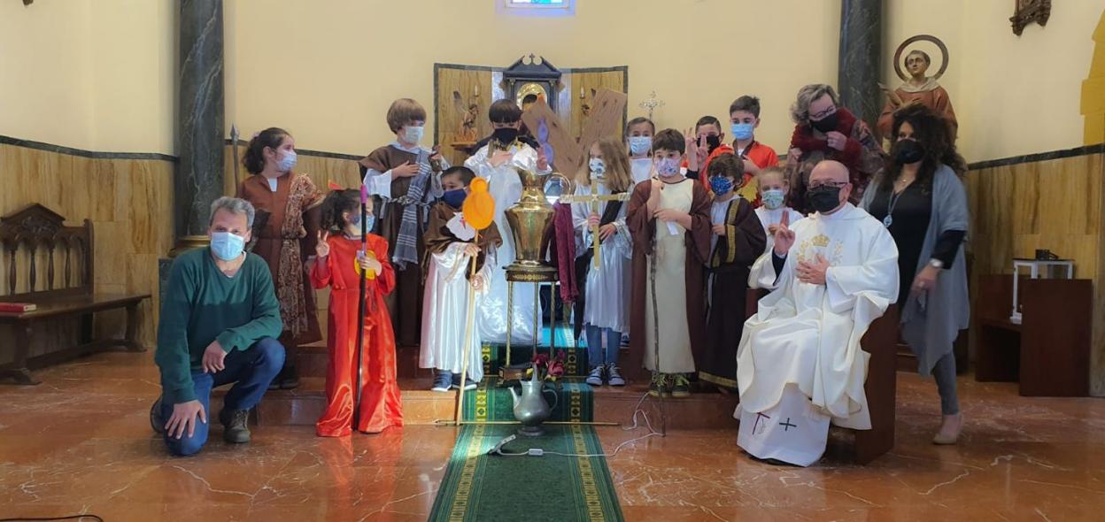 Los alumnos de catequesis interpretaron a los distintos personajes. 