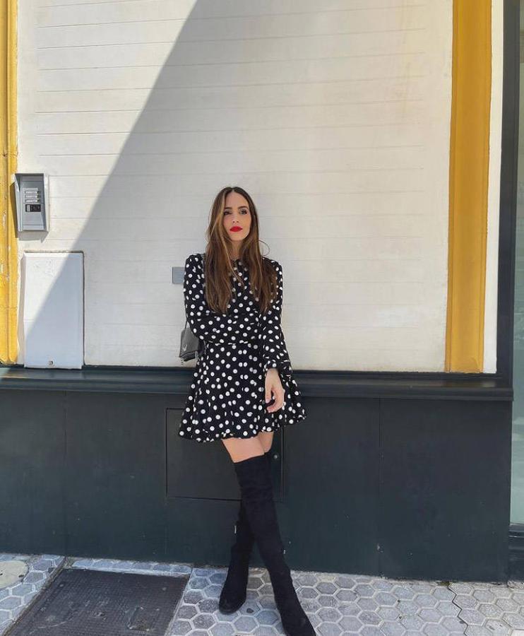 Tras las vacaciones de Semana Santa toca afrontar el mes de abril y de estrenar con el buen tiempo todas esas tendencias primaverales que poco a poco comenzarán a ser protagonistas en nuestros armarios. Prendas alegres, coloridas y con muchos estampados, que sobre todo en el norte tendremos que combinar con prendas algo más abrigadas para esos días más frescos y de entretiempo que aún nos quedan por delante. Pero si a estas alturas lo que buscas es un poco de inspiración para estas próximas semanas, no te pierdas los looks más estilosos que nos han ido dejando en Instagram las expertas en moda.