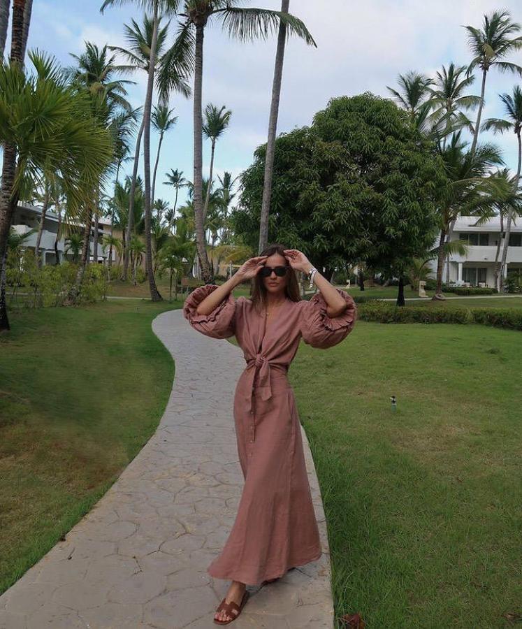 Tras las vacaciones de Semana Santa toca afrontar el mes de abril y de estrenar con el buen tiempo todas esas tendencias primaverales que poco a poco comenzarán a ser protagonistas en nuestros armarios. Prendas alegres, coloridas y con muchos estampados, que sobre todo en el norte tendremos que combinar con prendas algo más abrigadas para esos días más frescos y de entretiempo que aún nos quedan por delante. Pero si a estas alturas lo que buscas es un poco de inspiración para estas próximas semanas, no te pierdas los looks más estilosos que nos han ido dejando en Instagram las expertas en moda.