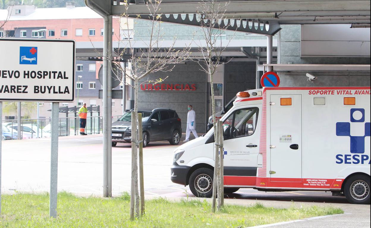 Hospital Álvarez Buylla, en el que permanece ingresada la paciente.