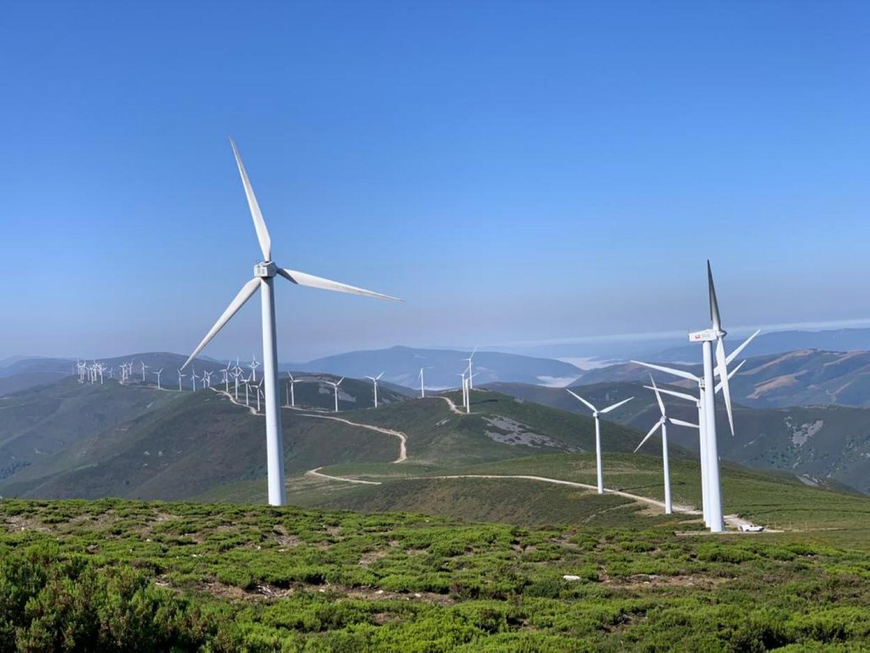 Parque eólico Sierra de Los Lagos, en el concejo de Allande. 