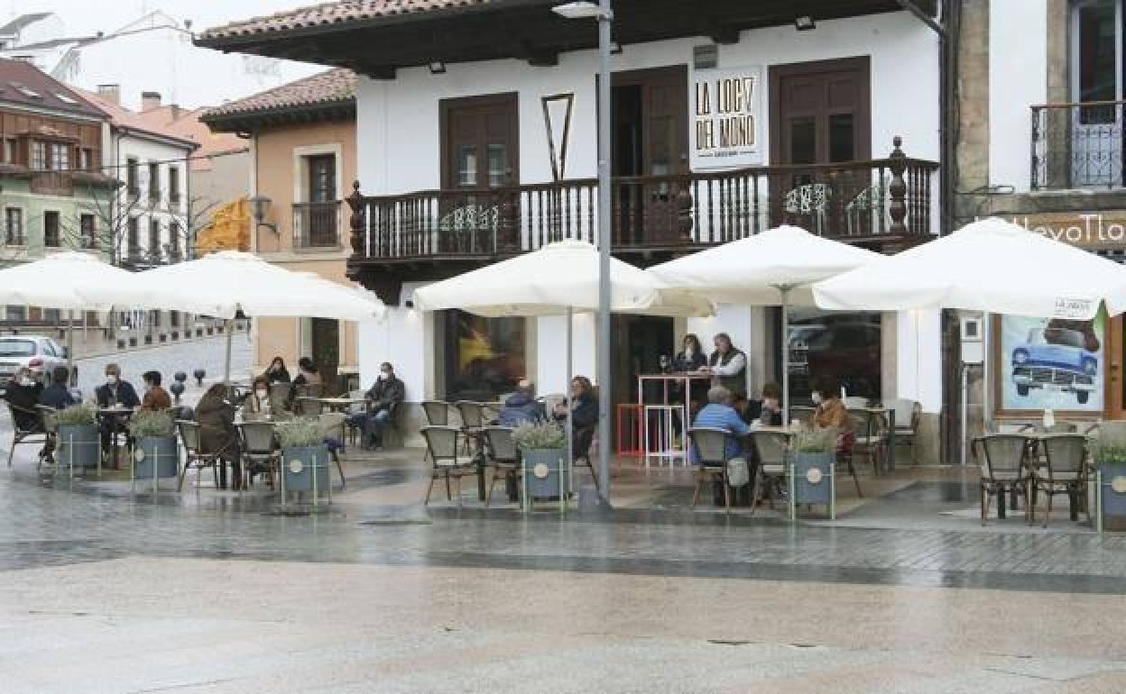 Plaza de Les Campes, en la Pola.