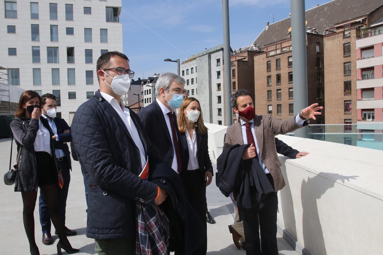 Luis Garicano y Susana Solís, ayer en Oviedo. 