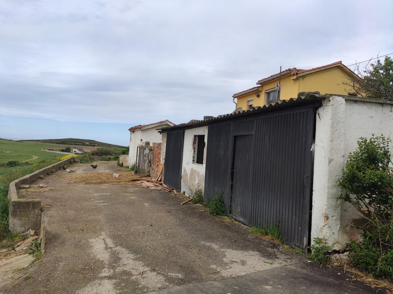Vivienda de Podes en la que están los animales. 