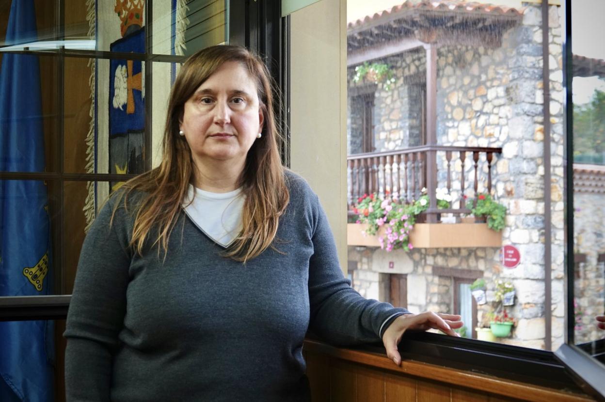 La popular Salomé Samartino, en el Ayuntamiento de Caravia que regenta desde 2011. 