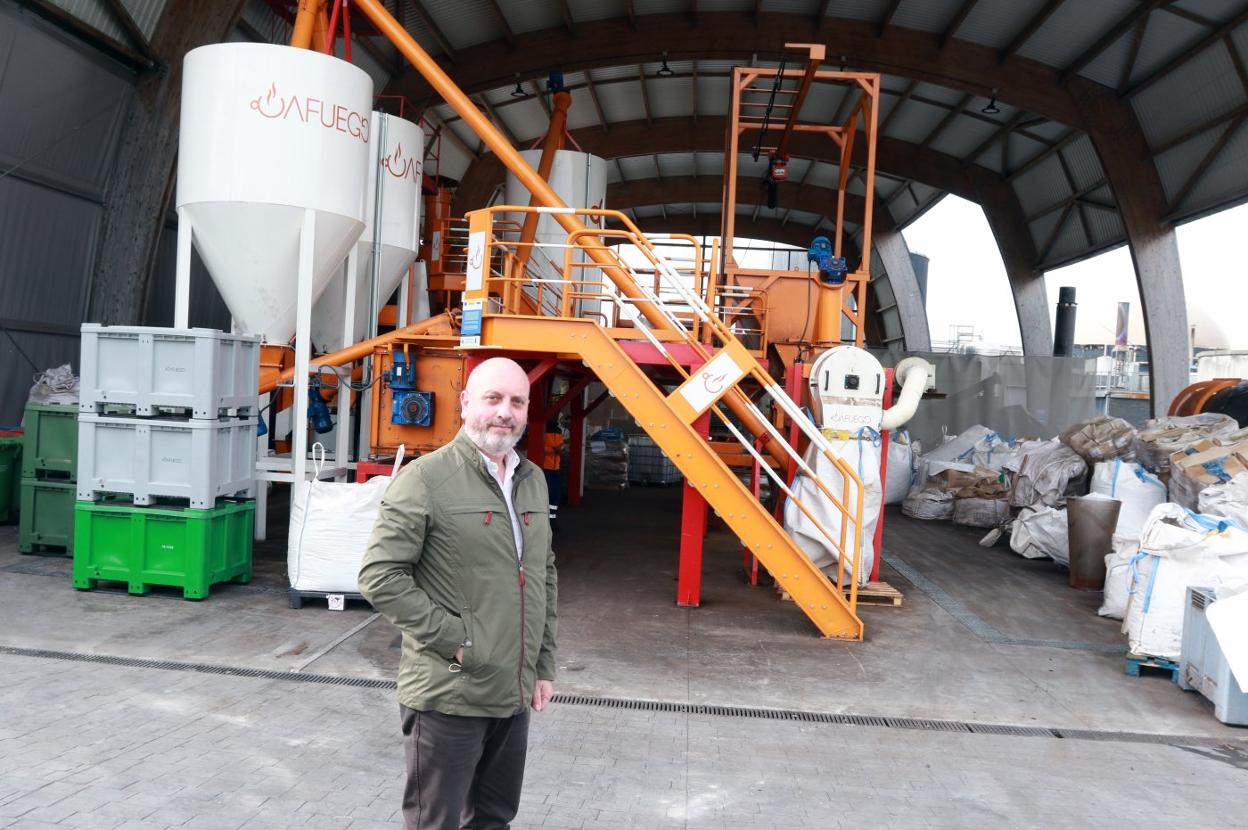 Vicente García, en las instalaciones de Cafuego. 