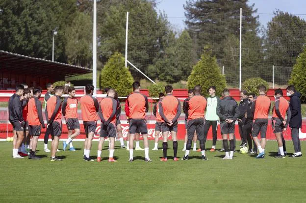 El Sporting se rearma para el duelo