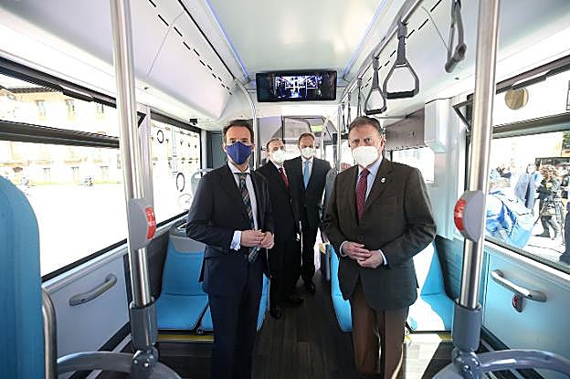 Alfredo Canteli, ya vacunado, pide a la ciudadanía que haga lo mismo y que «se comporte»