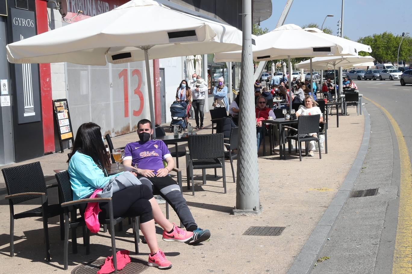 Fotos: El ambiente vivido en el entorno de El Molinón